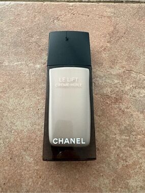 CHANEL Le Lift Crème-Huile Moisturizing Face Oil Cream